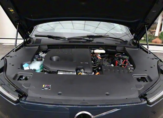 ولوو XC70 PHEV