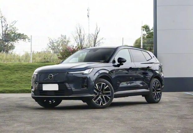 ولوو XC70 PHEV
