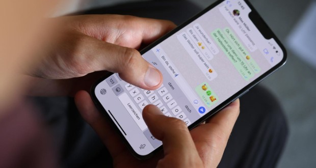 واتساپ حالا می‌تواند پیام‌هایتان را ترجمه کند