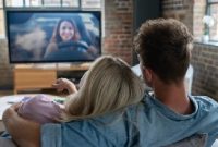 تلویزیون LED یا OLED؛ کدام یک قبض برق شما را سنگین‌تر می‌کند؟