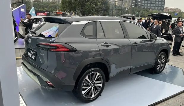 تویوتا فرانتلندر 2025 با ظاهر شبیه به خودروهای برقی در چین رونمایی شد