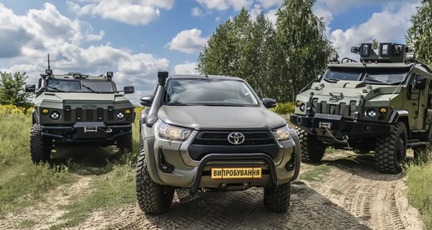 لندکروزر و D-MAX در میدان جنگ؛ ژاپن شاسی بلندهای غیرنظامی را به ناوگان زرهی خود میآورد لندکروزر و D-MAX در میدان جنگ؛ ژاپن شاسی بلندهای غیرنظامی را به ناوگان زرهی خود میآورد