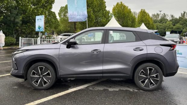 نمای جانبی چری اومودا 5 فیسلیفت