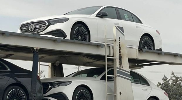 محموله وارداتی مرسدس بنز E300 شرکت راسا موتور وارد کشور شد محموله وارداتی مرسدس بنز E300 شرکت راسا موتور وارد کشور شد
