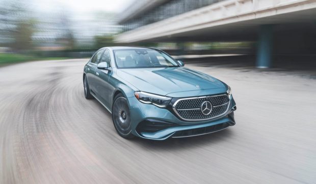 نمای جلو مرسدس بنز E300 وارداتی