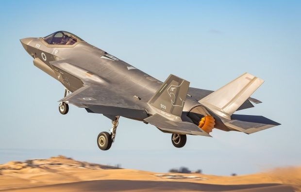 جنگنده&zwnj;های پنهان&zwnj;کار J-20 چین