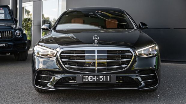 نمای جلو مرسدس&zwnj; بنز S450 وارداتی